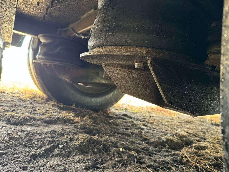 manac-enclosed-tender-trailer-with-2550-gal-tank---35'-long-x-8'-wide-x-8.5'-tall-image-32