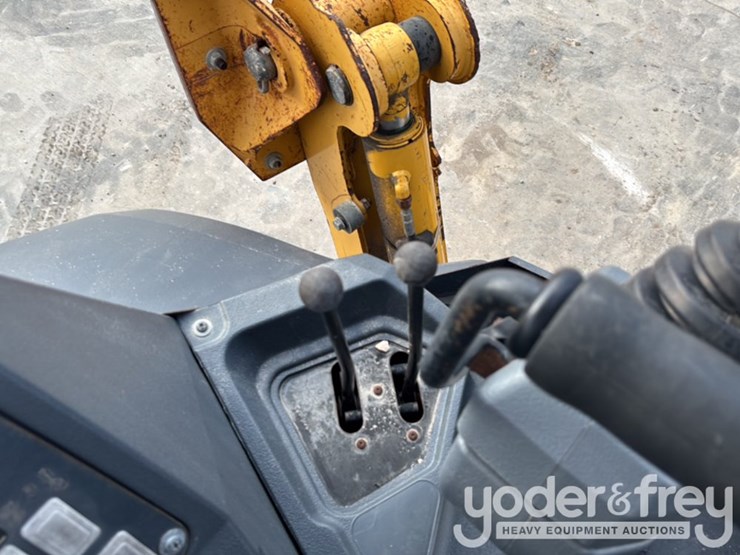 2019-deere-310l-image-49