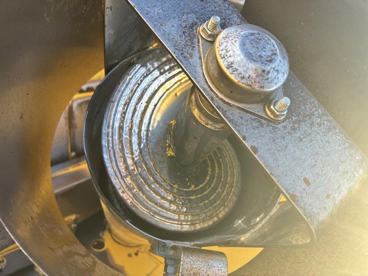 new-holland-tr89-image-85