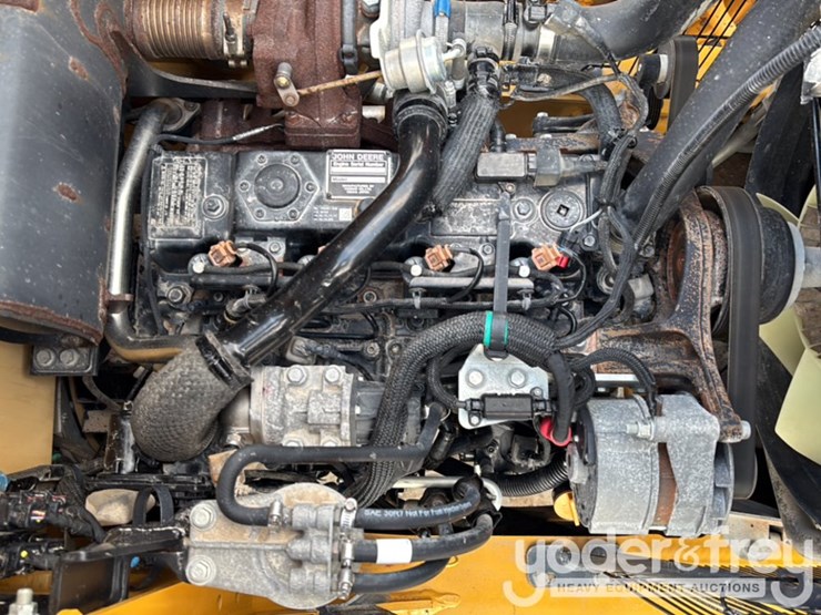 2019-deere-310l-image-39