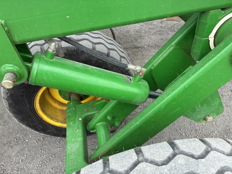 john-deere-2310-image-37