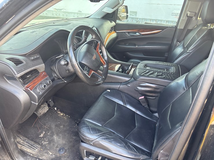 2015-cadillac-escalade-image-6