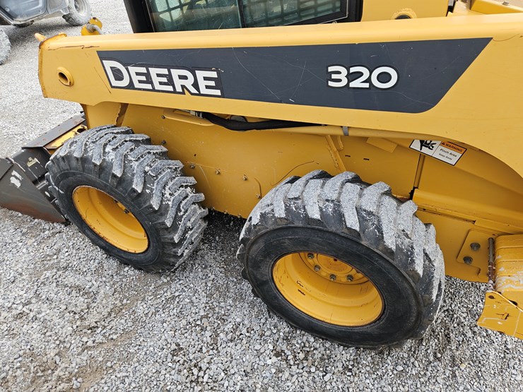 2006-john-deere-320-image-19