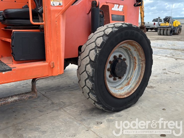 2016-sky-trak-6042-image-11