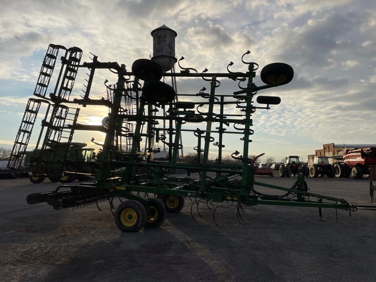 john-deere-2210-image-3