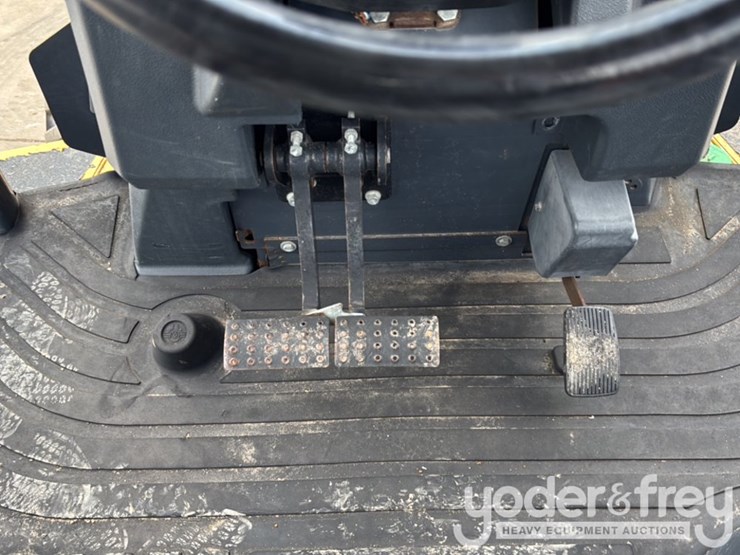 2018-deere-310l-image-50