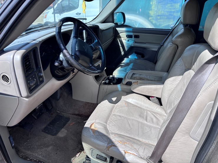 2002-chevrolet-suburban-image-7