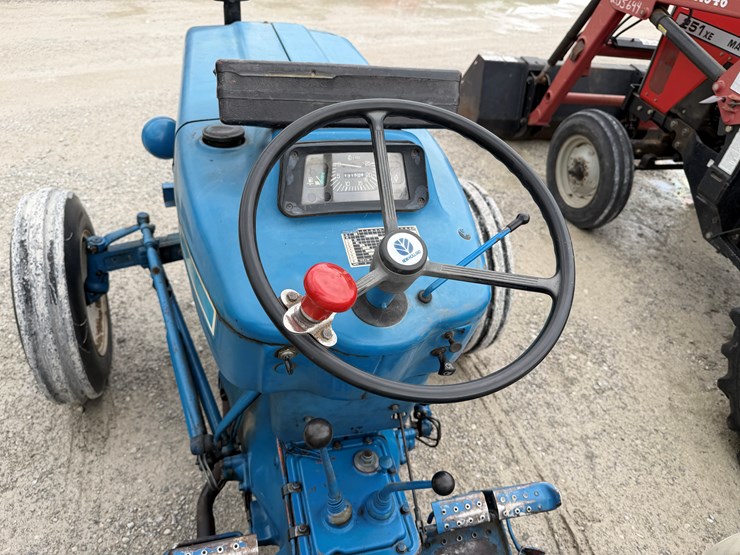 1985-ford-3910-image-5