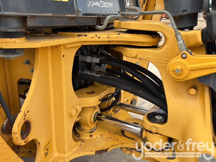 2018-deere-310l-image-23
