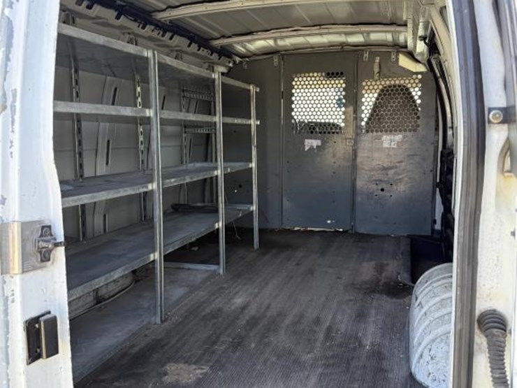 2001-chevrolet-express-3500-image-10