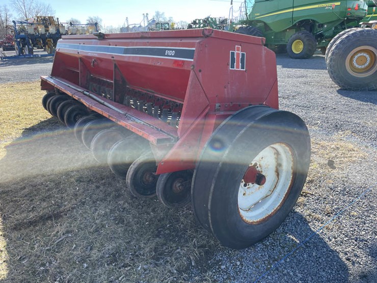 case-ih-5100-image-3