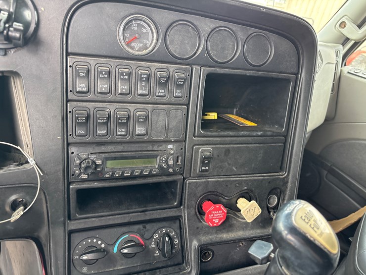 2011-international-prostar-image-25