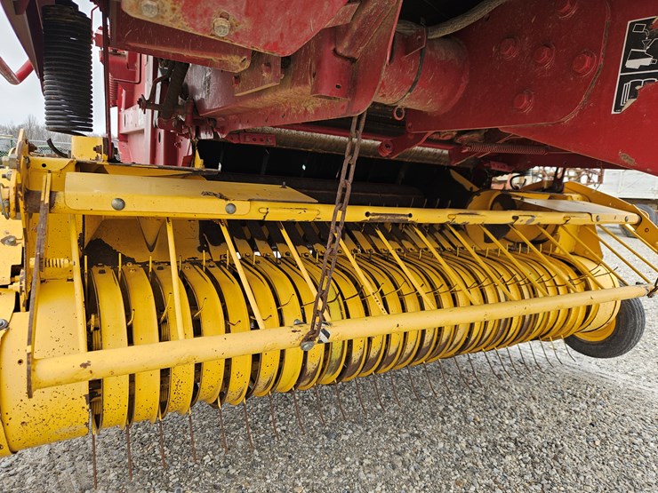 2008-new-holland-br7060-image-4