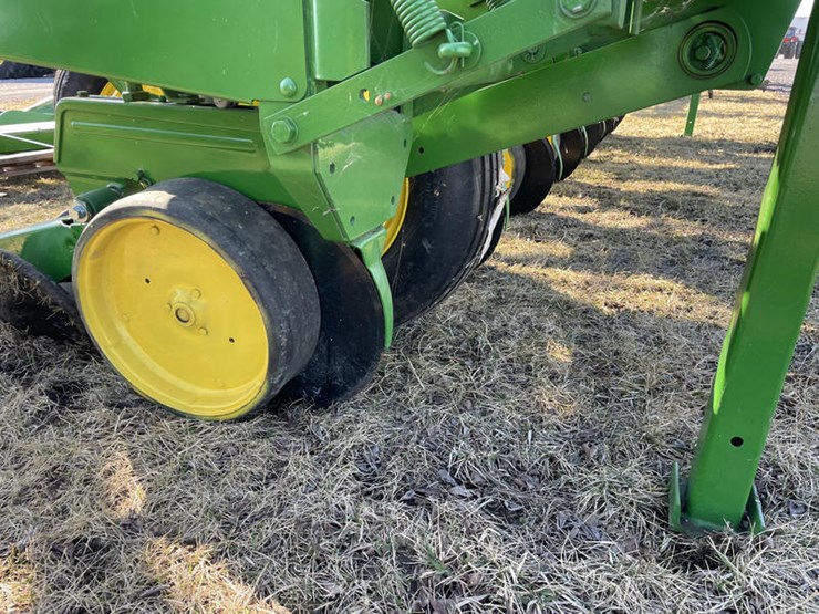 john-deere-7000-image-11