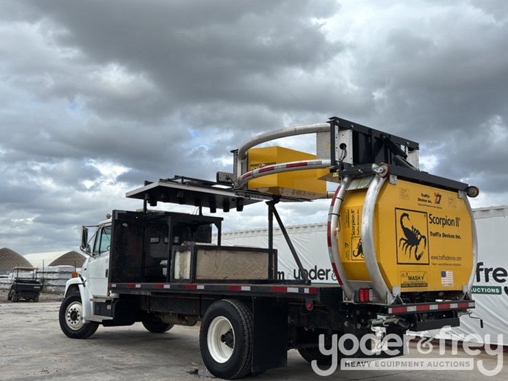 2002-freightliner-fl70-image-3