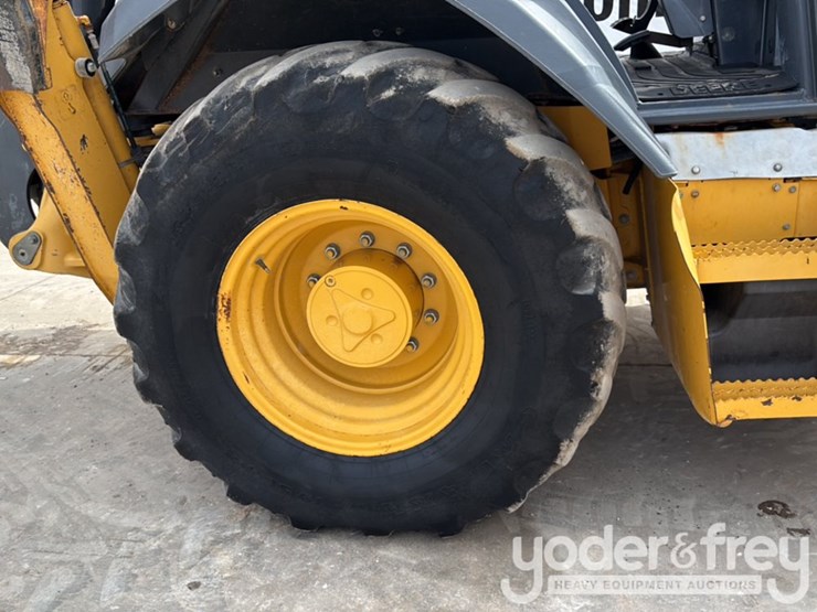 2018-deere-310l-image-18