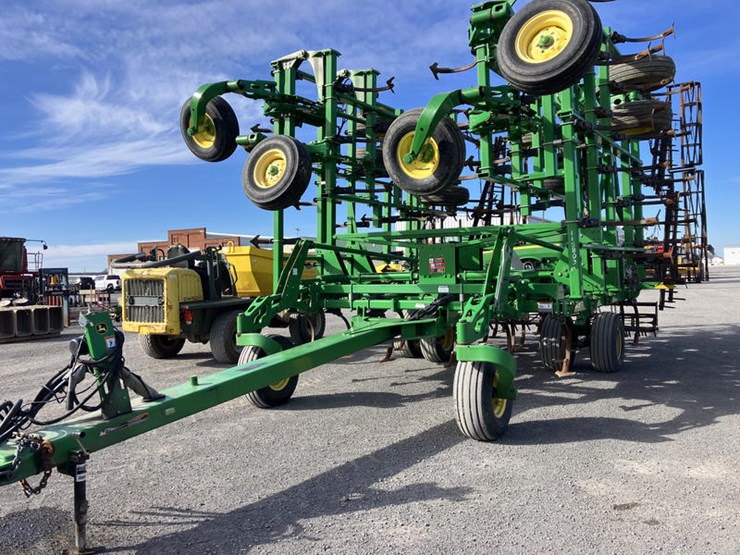 john-deere-2210-image-1