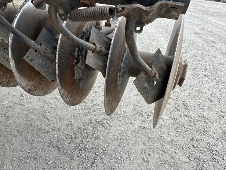 john-deere-2310-image-65