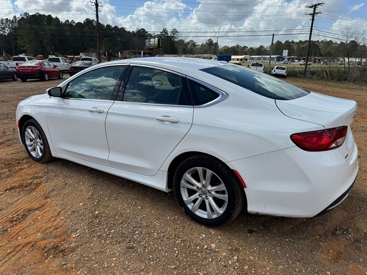2015-chrysler-200-limited-4d-sedan---172,827-miles-image-4