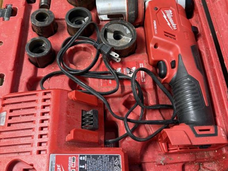 #82-•-milwaukee-m18-6-ton-knockout-tool-image-4