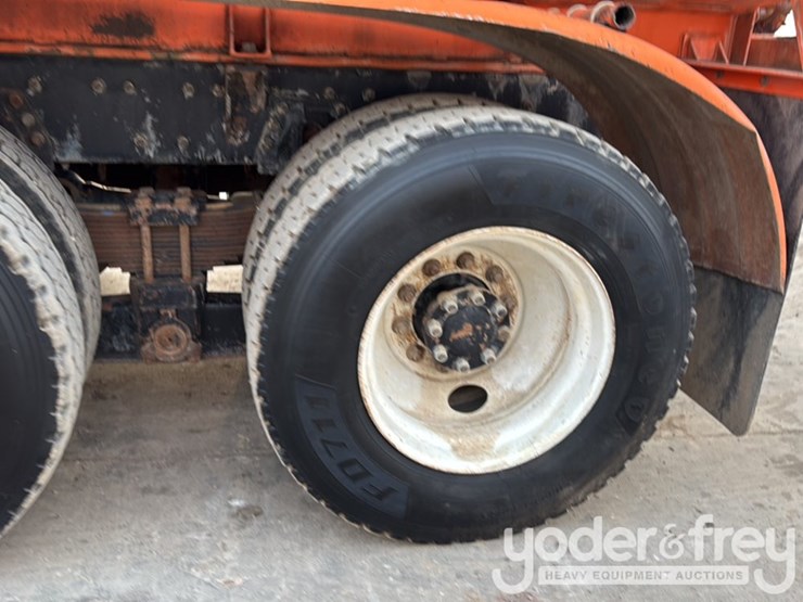 2007-international-7600-image-13