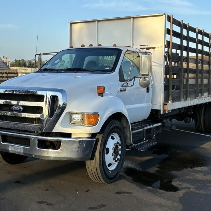 2012 FORD F650