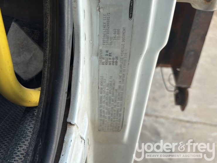 2002-freightliner-fl70-image-57