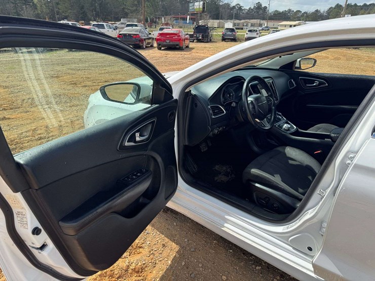 2015-chrysler-200-limited-4d-sedan---172,827-miles-image-9