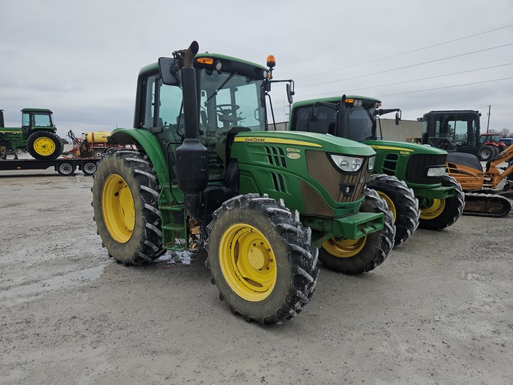 2016-john-deere-6120m-image-1