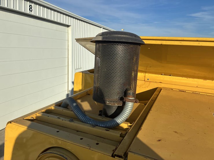 new-holland-tr89-image-82