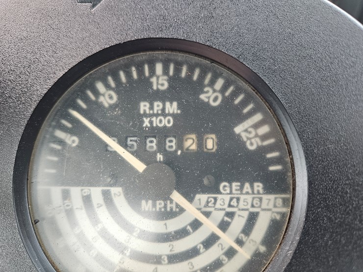 1983-john-deere-2350-image-11