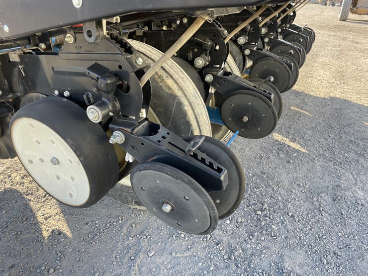 2010-kinze-3000-image-11