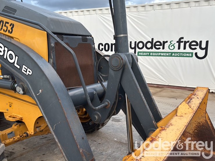 2019-deere-310l-image-22