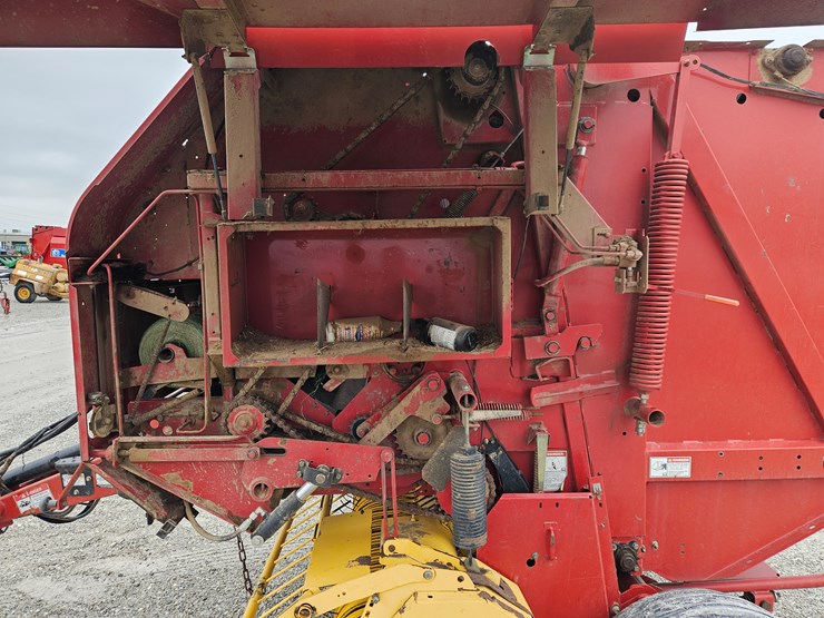 2008-new-holland-br7060-image-12