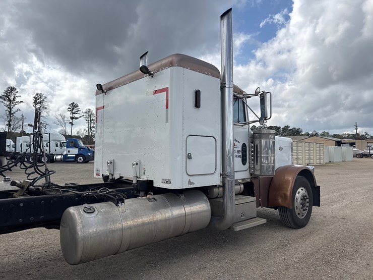 1996-peterbilt-379-image-10