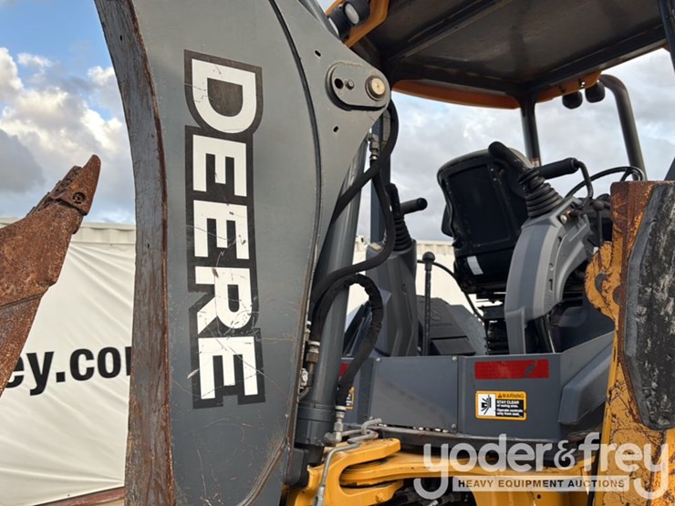 2019-deere-310l-image-28