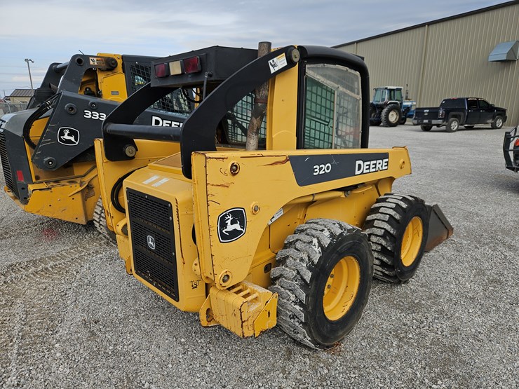 2006-john-deere-320-image-16