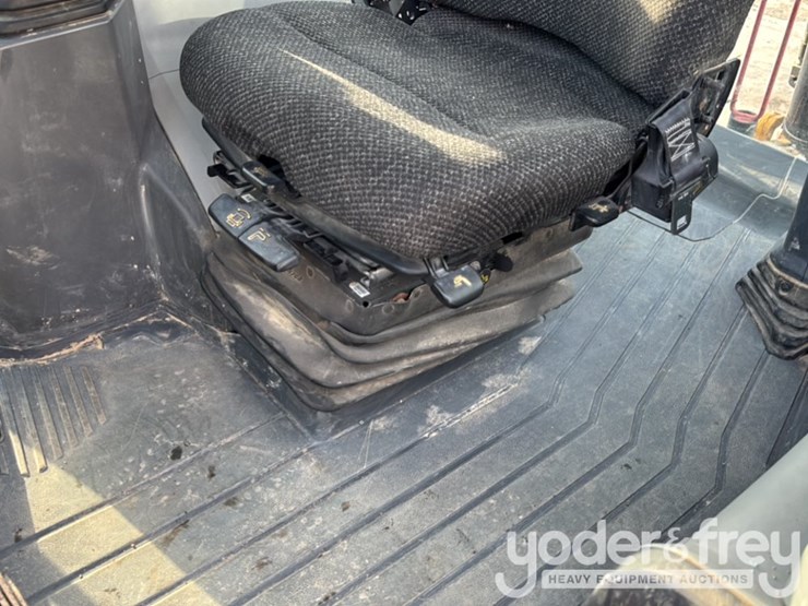 2016-caterpillar-420f2-it-image-49