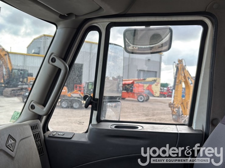 2015-international-4400-image-53