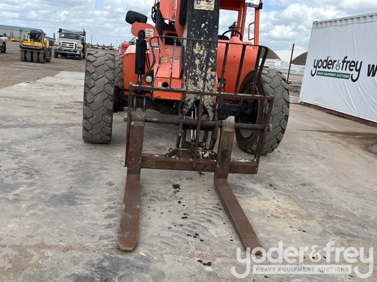 2016-sky-trak-6042-image-19