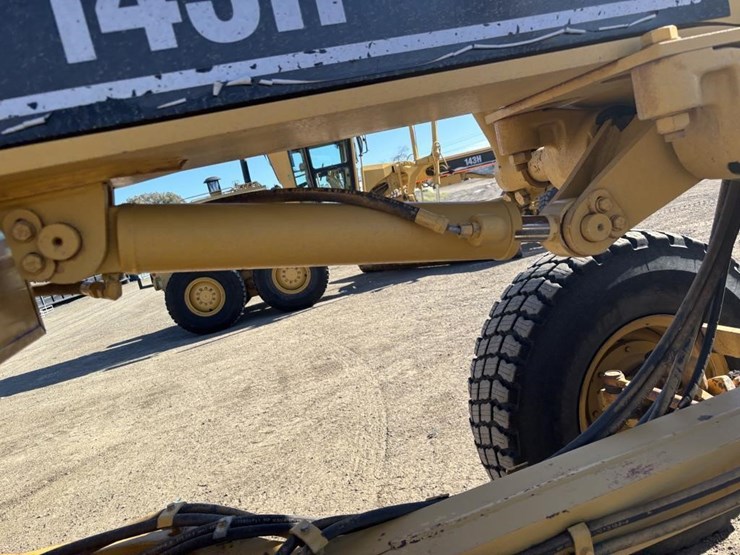 caterpillar-143h-image-23