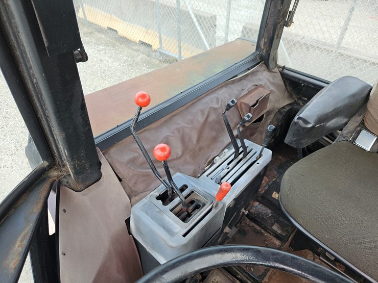 1983-john-deere-2350-image-9