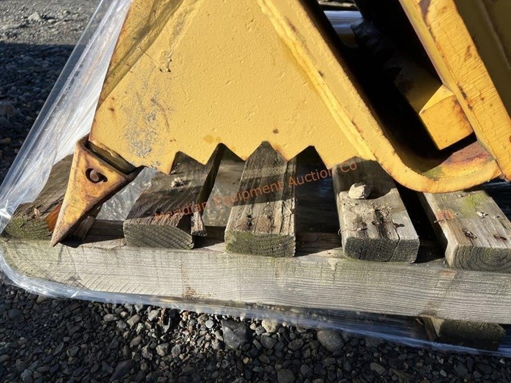 caterpillar-320-image-7