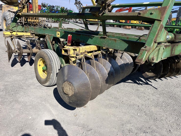 john-deere-230-image-3