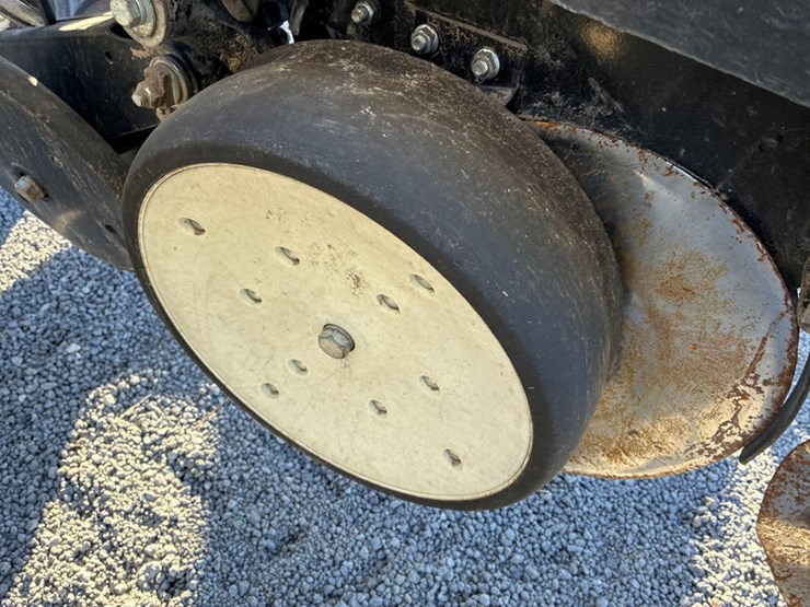 2009-kinze-3000-image-12