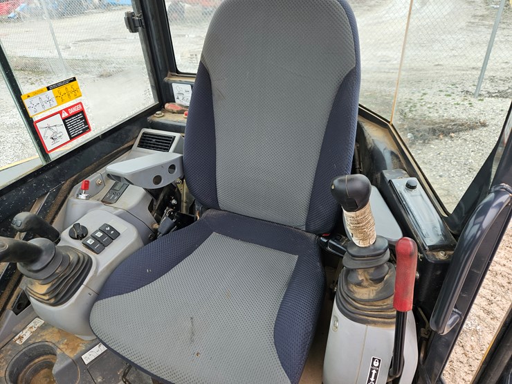 2022-deere-35g-image-11