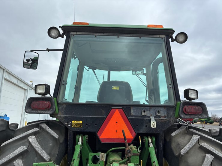 1992-john-deere-4560-image-22