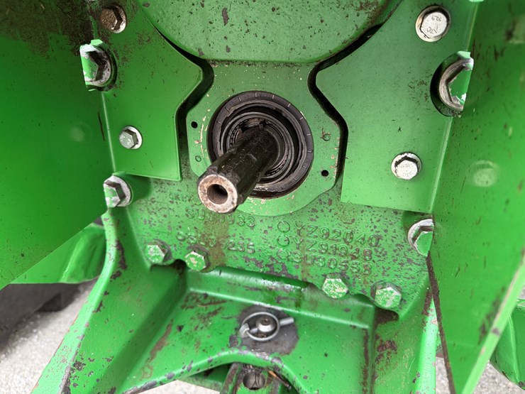 2014-john-deere-6115d-image-10