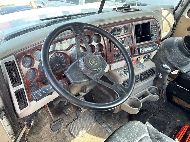 2001-mack-ch613-image-9