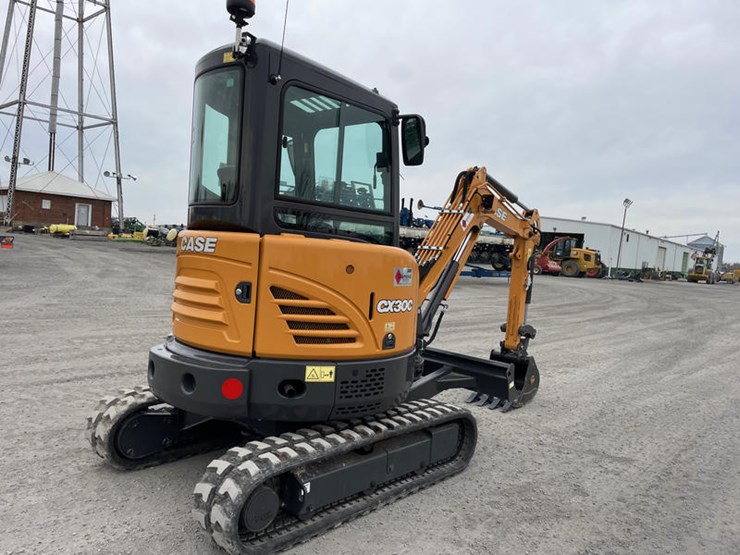 2024-case-cx30c-image-19